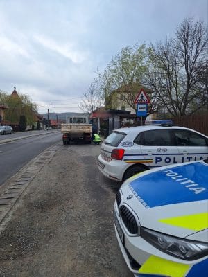 SCANDAL DE COȘMAR ÎN MIEZ DE NOAPTE! Și-a amenințat familia că dă foc la casă, apoi a incendiat haine în curte SCANDAL DE COȘMAR ÎN MIEZ DE NOAPTE! Și-a amenințat familia că dă foc la casă, apoi a incendiat haine în curte