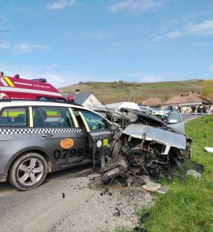 ACCIDENT GRAV LA ROȘIORI! O PERSOANĂ ÎNCARCERATĂ, TRAFIC BLOCAT COMPLET ACCIDENT GRAV LA ROȘIORI! O PERSOANĂ ÎNCARCERATĂ, TRAFIC BLOCAT COMPLET