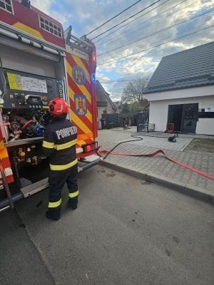 Incendiu cu degajări de fum, la Reghin Incendiu cu degajări de fum, la Reghin