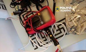 Rețea de falsificatori de carduri, destructurată la Târgu Mureș Rețea de falsificatori de carduri, destructurată la Târgu Mureș