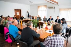 Ilie Șuta folosește Primăria Cuci pe persoană fizică – ALEGERI PSD CUCI ÎN CLĂDIREA PRIMĂRIEI Ilie Șuta folosește Primăria Cuci pe persoană fizică – ALEGERI PSD CUCI ÎN CLĂDIREA PRIMĂRIEI