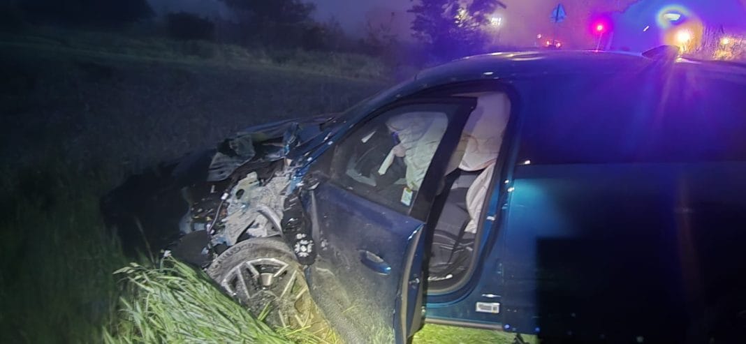 Impact DEVASTATOR în toiul nopții! Mașină făcută praf după ce a izbit violent un stâlp! Doi copii, printre victime Impact DEVASTATOR în toiul nopții! Mașină făcută praf după ce a izbit violent un stâlp! Doi copii, printre victime