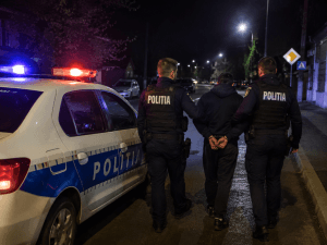 L-AU LOVIT ȘI I-AU FURAT BICICLETA! DOI BĂRBAȚI DIN LUDUȘ, ARESTAȚI DUPĂ O NOAPTE DE VIOLENȚĂ L-AU LOVIT ȘI I-AU FURAT BICICLETA! DOI BĂRBAȚI DIN LUDUȘ, ARESTAȚI DUPĂ O NOAPTE DE VIOLENȚĂ