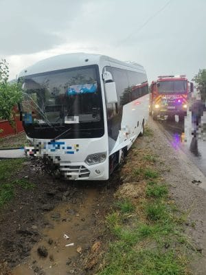 MICROBUZ CU PASAGERI, IMPLICAT ÎNTR-UN ACCIDENT LA ȘĂULIA DE CÂMPIE! Traficul, blocat pe un sens de mers MICROBUZ CU PASAGERI, IMPLICAT ÎNTR-UN ACCIDENT LA ȘĂULIA DE CÂMPIE! Traficul, blocat pe un sens de mers