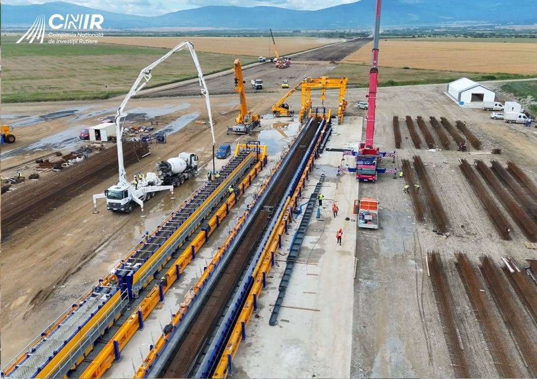 Mobilizare uriașă pentru Autostrada A8! 180 de muncitori și sute de utilaje intră pe șantierul dintre Joseni și Ditrău Mobilizare uriașă pentru Autostrada A8! 180 de muncitori și sute de utilaje intră pe șantierul dintre Joseni și Ditrău