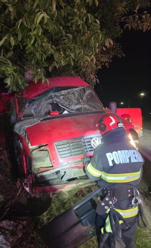 ACCIDENT GRAV la primele ore ale dimineții! O autoutilitară s-a IZBIT violent de un stâlp, iar șoferul este în stare gravă ACCIDENT GRAV la primele ore ale dimineții! O autoutilitară s-a IZBIT violent de un stâlp, iar șoferul este în stare gravă