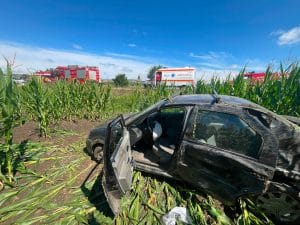 Mașină făcută praf la Târnăveni! Un bărbat de 76 de ani a rămas încarcerat după ce autoturismul a ieșit de pe șosea Mașină făcută praf la Târnăveni! Un bărbat de 76 de ani a rămas încarcerat după ce autoturismul a ieșit de pe șosea