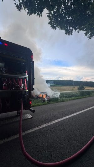 Autoutilitară cuprinsă de flăcări în Mureș! Două persoane au suferit arsuri și au fost transportate de urgență la spital Autoutilitară cuprinsă de flăcări în Mureș! Două persoane au suferit arsuri și au fost transportate de urgență la spital