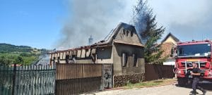 Incendiu puternic la o casă din Viișoara! Pompierii din două județe au intervenit de urgență Incendiu puternic la o casă din Viișoara! Pompierii din două județe au intervenit de urgență