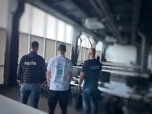 Polițiștii din Mureș au intrat în forță într-o operațiune internațională! Percheziții în România și Ucraina, într-un dosar uriaș de fraude online Polițiștii din Mureș au intrat în forță într-o operațiune internațională! Percheziții în România și Ucraina, într-un dosar uriaș de fraude online