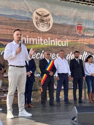 Deputatul Răzvan Biro, alături de fermieri la Chimitelnic Deputatul AUR Mureș, Răzvan Biro, alături de fermieri, la Chimitelnic
