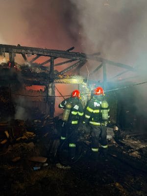 Incendiu în toiul nopții la Ibănești. A ars un grajd Incendiu în toiul nopții la Ibănești. A ars un grajd