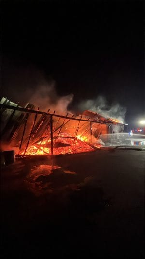 Incendiu violent la Bălăușeri: 400 mp afectați Incendiu violent la Bălăușeri: 400 mp afectați