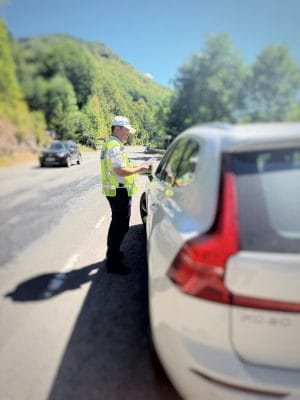 Viteză excesivă pe DN 15: 142 de șoferi sancționați Viteză excesivă pe DN 15: polițiștii din Mureș au aplicat 142 de sancțiuni în doar patru ore și au reținut 19 permise.
