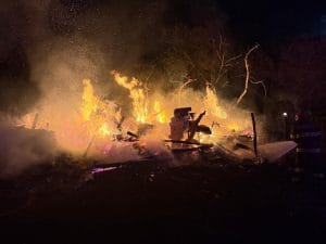 Incendiu în Mura Mică. Proprietara a suferit arsuri Incendiu în Mura Mică, comuna Gurghiu. O anexă a fost cuprinsă de flăcări, iar proprietara a suferit arsuri încercând să stingă focul.