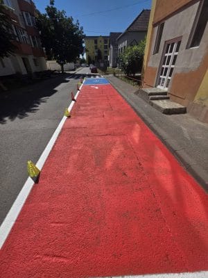 Prima zonă „Kiss & Ride” a fost amenajată la Iernut Prima zonă Kiss & Ride din Iernut a fost amenajată în fața Școlii Primare din cartierul Mihai Eminescu, pentru siguranța elevilor.