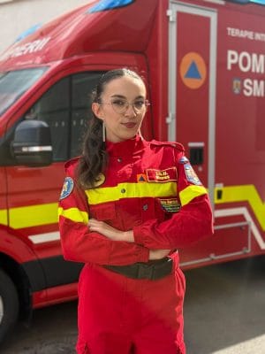Voluntar ISU Mureș, salvator la doar 18 ani Un voluntar ISU Mureș de 18 ani a intervenit la un meci de minifotbal după ce un jucător s-a prăbușit. Tânărul este în stare stabilă.