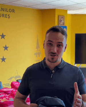 AUR Mureș împarte peste 300 de ghiozdane elevilor AUR Mureș anunță că va dona peste 300 de ghiozdane elevilor din județ, prin campania „Ghiozdănelul de AUR”, înaintea noului an școlar.