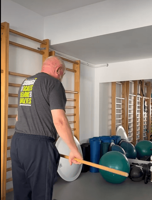 Potaissa Spa & Wellness oferă kinetoterapie pentru seniori, cu exerciții adaptate pentru mobilitate, echilibru și independență.